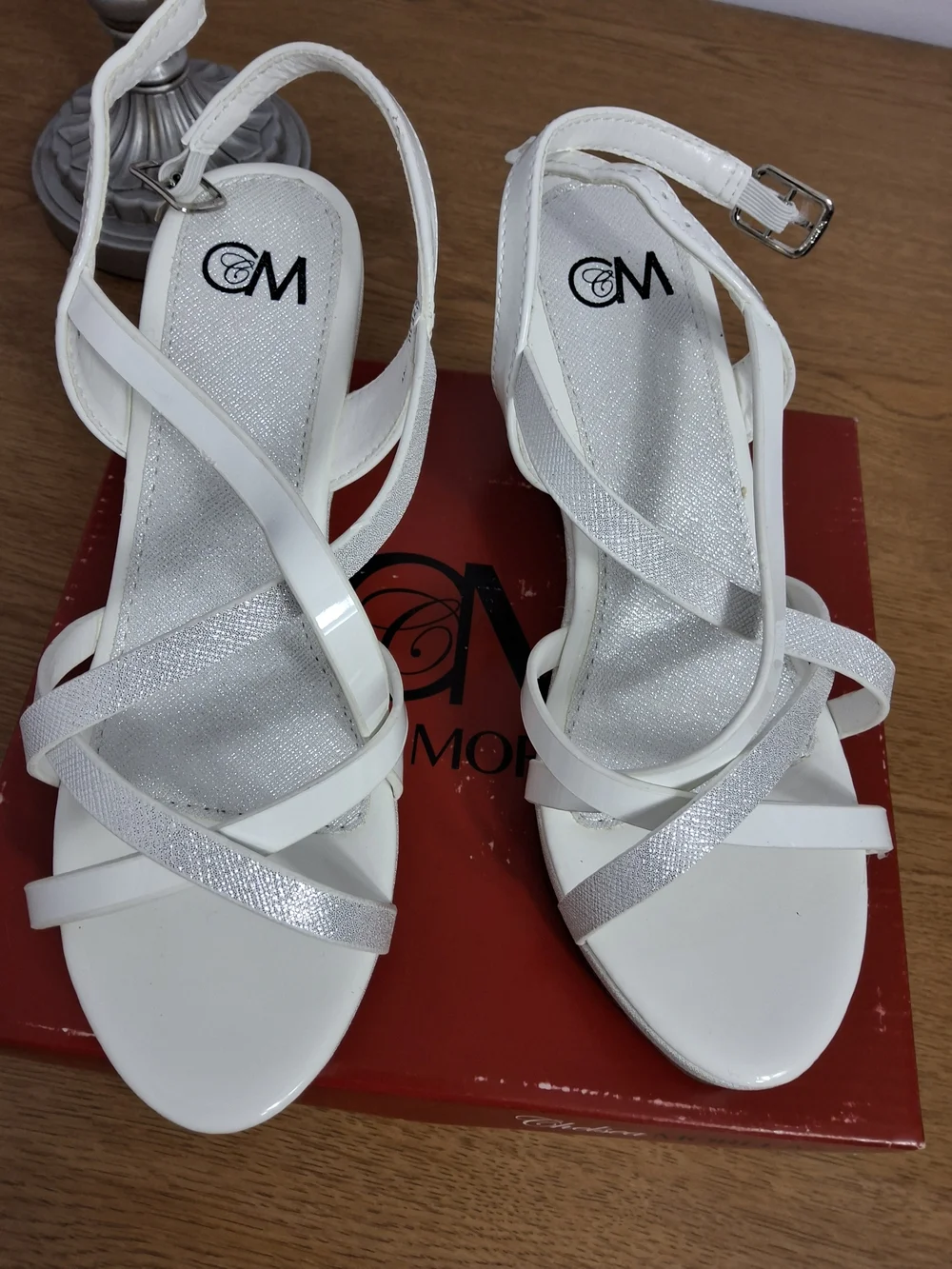 Chelsea Moreland White/Silver Glitter Strappy Wedge Sandals Ankle Buckle Size 3